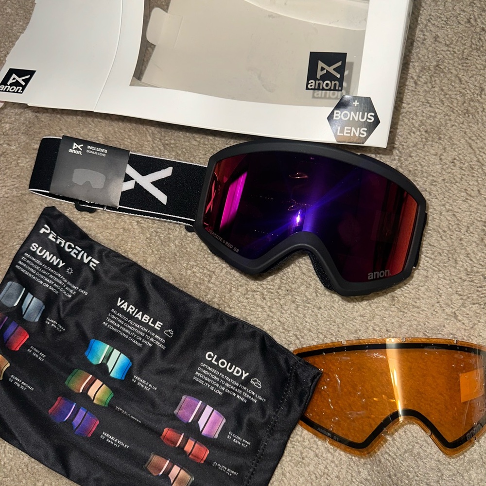 Anon snowboarding goggle